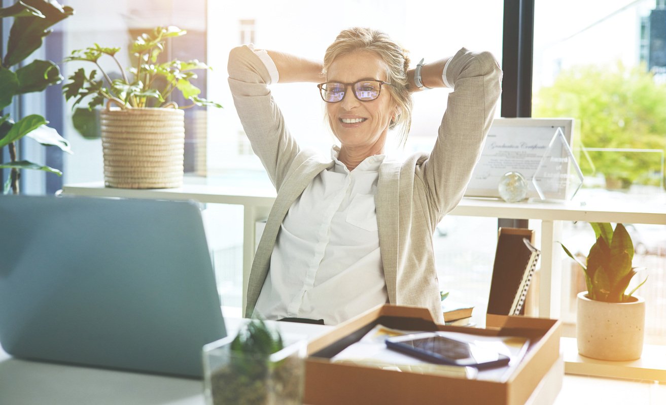 Femme laptop sourire