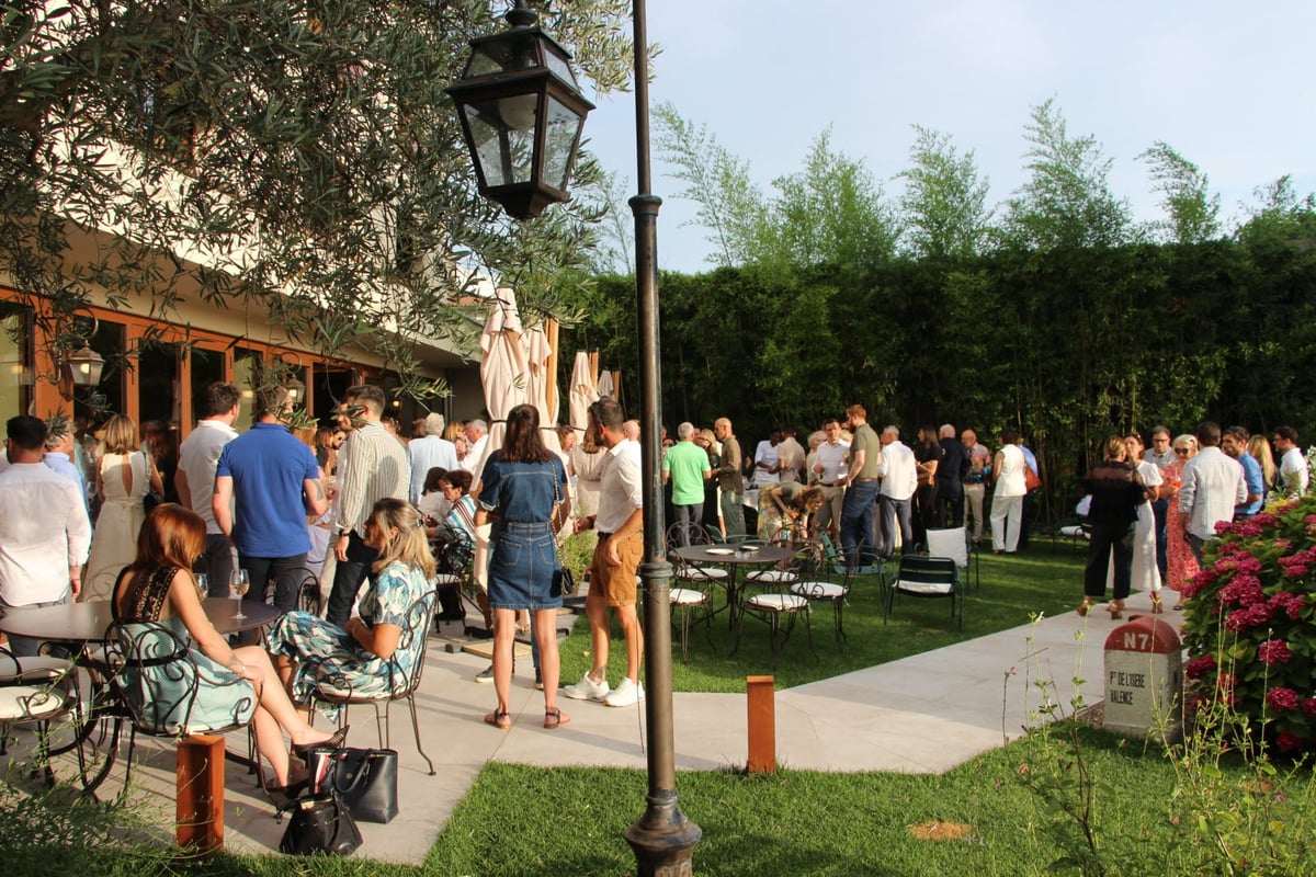 il-y-avait-du-monde-dans-le-parc-de-la-maison-chabran-1751045614