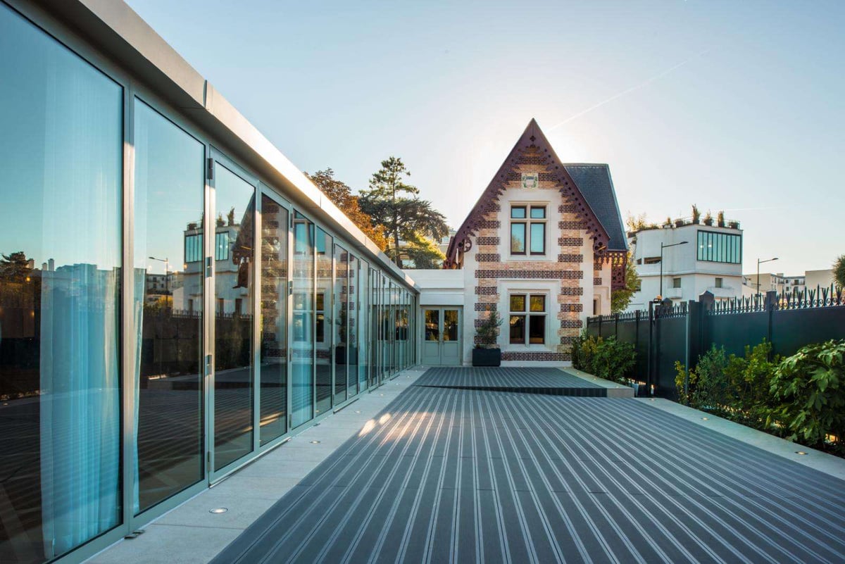 pavillon-des-princes-terrasse-exterieure-74208-1600-900-auto
