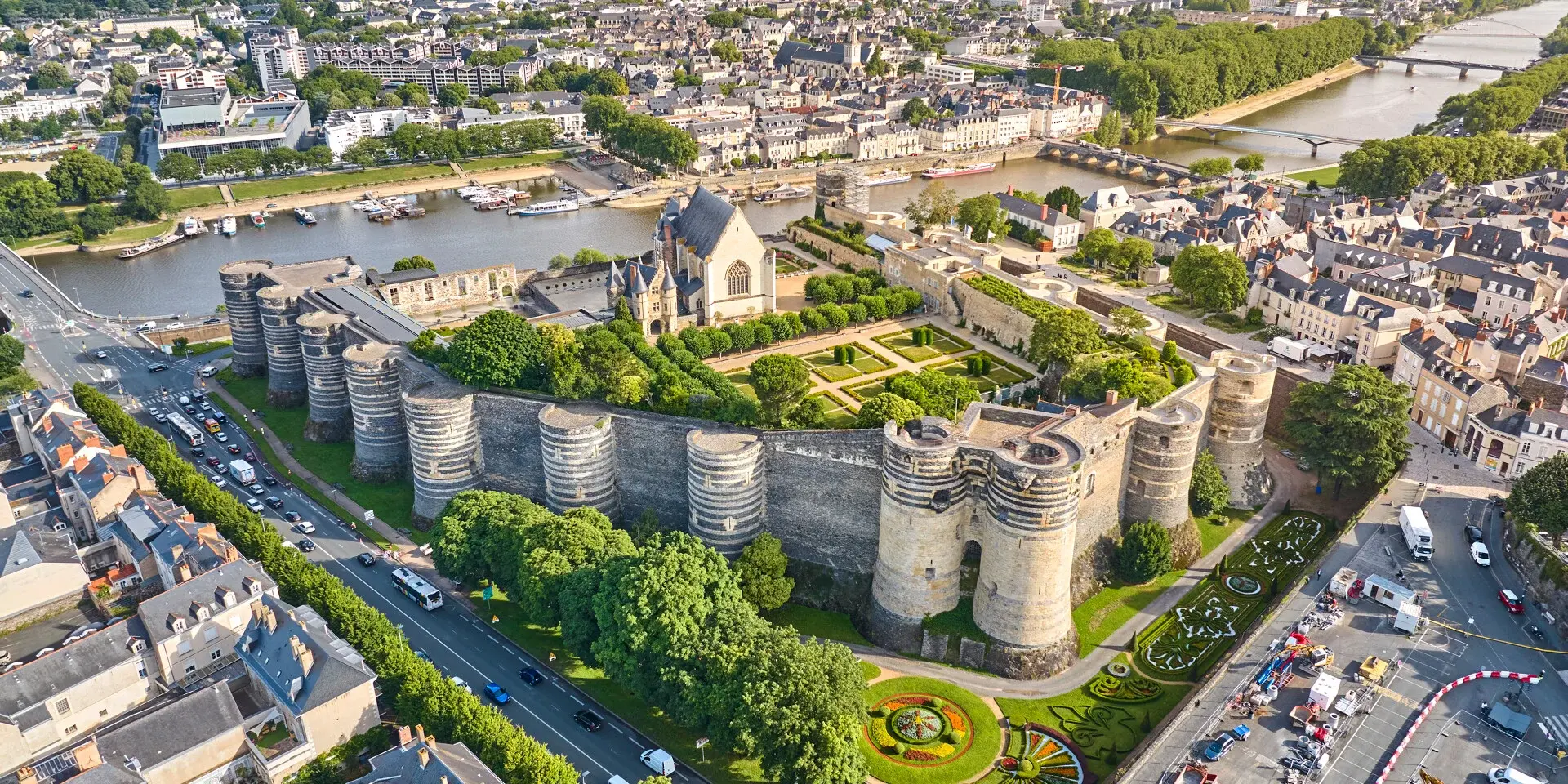 vue_aerienne_chateau_angers-1920x960